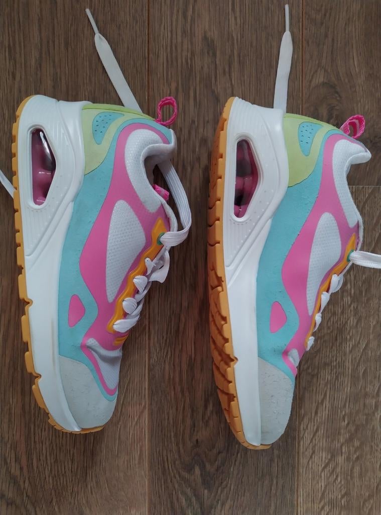 Skechers voor 'n meisje, maat 33. Nieuwstaat. Heel netjes., Ophalen of Verzenden, Zo goed als nieuw, Meisje, Schoenen