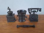 2 tinnen miniatuur items telefoon en koffiemolen, Antiek en Kunst, Antiek | Tin, Ophalen of Verzenden