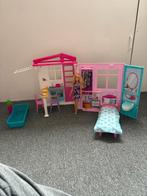 Barbie holiday house inclusief toebehoren, Kinderen en Baby's, Speelgoed | Poppenhuizen, Ophalen of Verzenden, Zo goed als nieuw