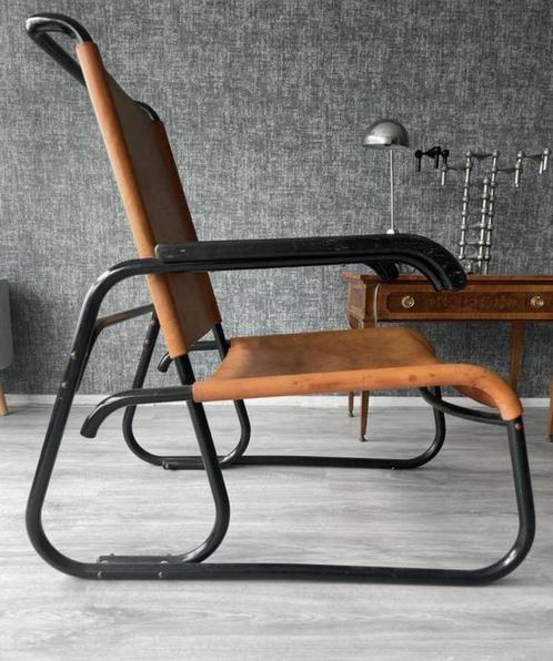 Midcentury AF2 Armchair, by VEHA ca30s, Huis en Inrichting, Fauteuils, Gebruikt, Hout, Leer, Metaal, Ophalen