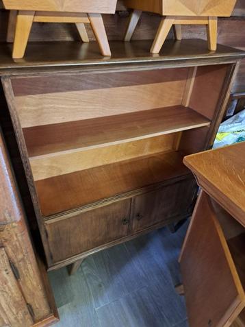 leuk vintage/ retro kastje te koop. beschikbaar voor biedingen