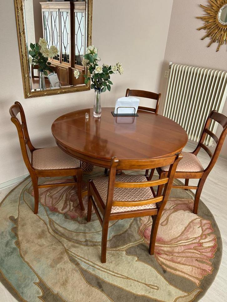 Klassieke ronde uitschuifbare eettafel met 4 stoelen, Huis en Inrichting, Complete eetkamers, Zo goed als nieuw, 4 tot 6 stoelen