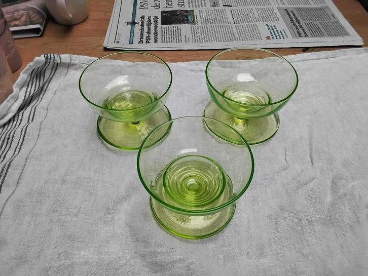 Antieke Uranium Glas Coupe Set, bowlglazen, Antiek en Kunst, Antiek | Glas en Kristal, Ophalen