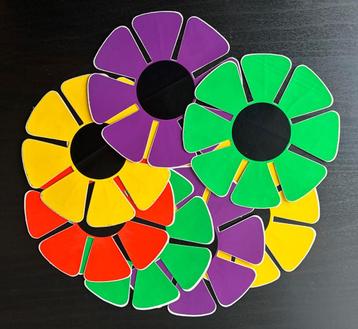 7 kleurrijke retro bloemen vorm stickers  beschikbaar voor biedingen