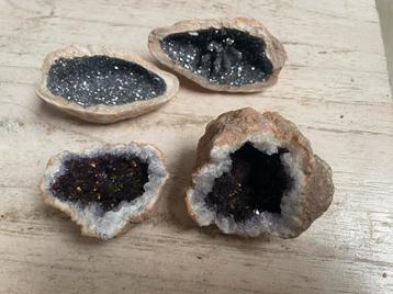 Geode, 2 prachtige exemplaren beschikbaar voor biedingen