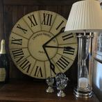 XXL decoratieve KLOK van Eichholtz op voet diameter 100 cm, Ophalen, Eichholtz, Delfweg 52 Noordwijkerhout, Zo goed als nieuw