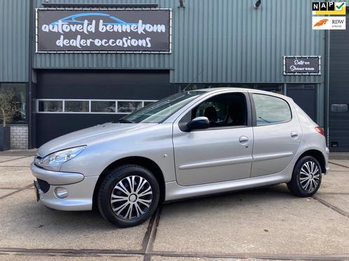 Peugeot 206 1.4 Forever 62000 KM/ AIRCO/5DEURS/ZEER NETTE AU, Auto's, Peugeot, Te koop, ABS, Airbags, Airconditioning, Centrale vergrendeling