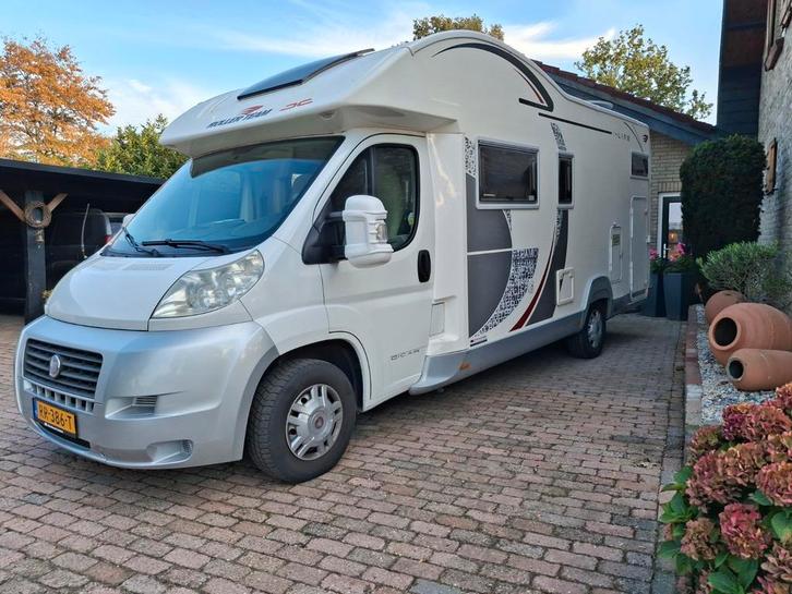 "Roller Team T-line - 2011 - stapelbedden - liftbed - airco", Caravans en Kamperen, Campers, Bedrijf, tot en met 6, Half-integraal