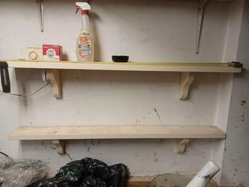 2 wand planken even dik even lang hout beschikbaar voor biedingen