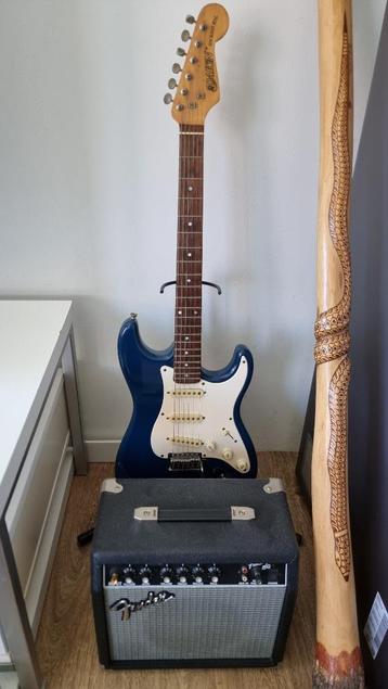 Fender Frontman 15G amp + standaard & kabels  beschikbaar voor biedingen