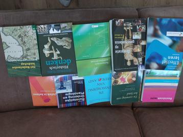 Boeken aardrijkskunde leraar beschikbaar voor biedingen