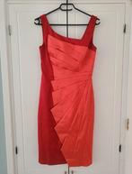 Elegante rode cocktailjurk Karen Millen dikke satijn stof, Karen Millen, Cocktailjurk, Ophalen of Verzenden, Zo goed als nieuw