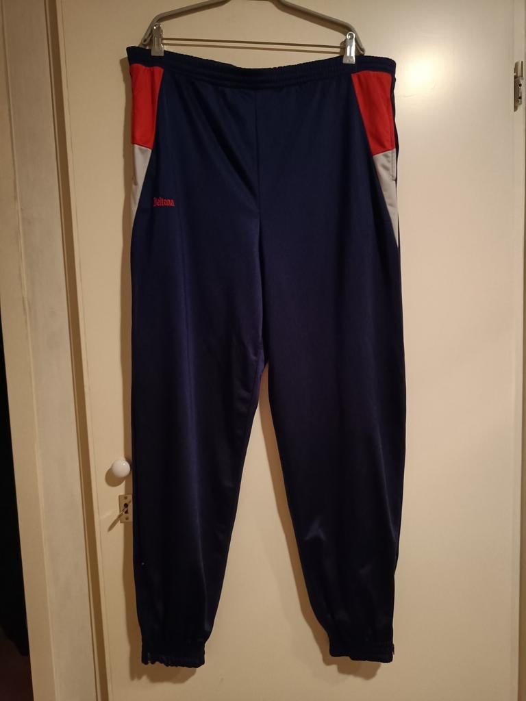 Beltona donkerblauw met oranje heren joggingbroek maat L/XL, Kleding | Heren, Sportkleding, Blauw, Ophalen of Verzenden, Algemeen