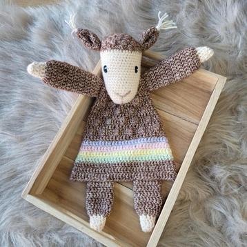 Gehaakte lama / alpaca lappenpop knuffel beschikbaar voor biedingen