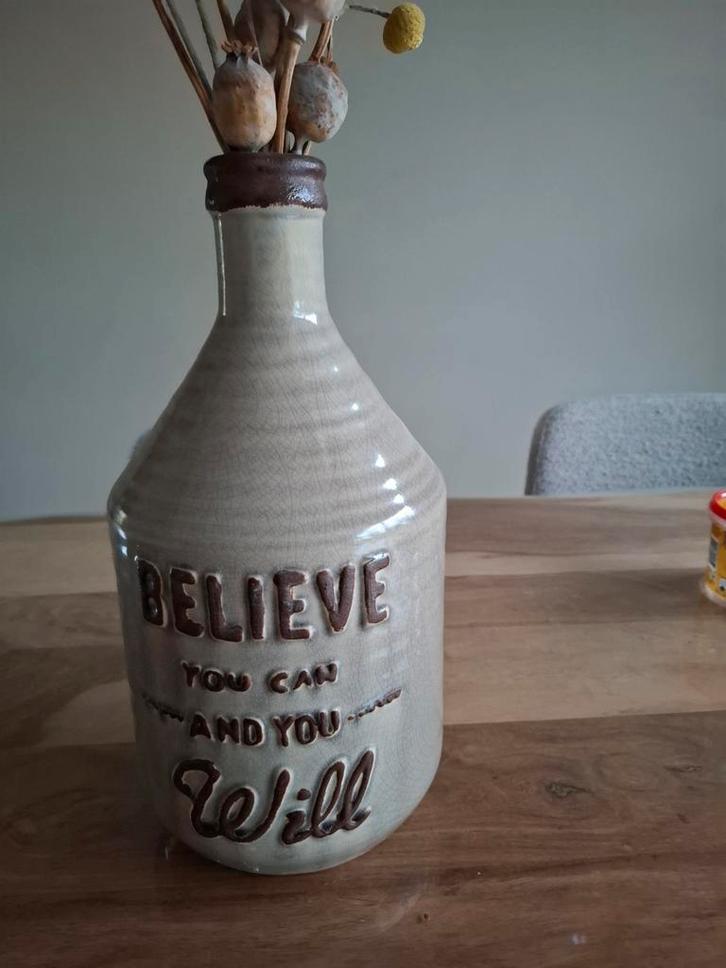 Vaas met inspirerende tekst, Huis en Inrichting, Woonaccessoires | Vazen, Gebruikt, Overige kleuren, 50 tot 75 cm, Aardewerk of Porselein