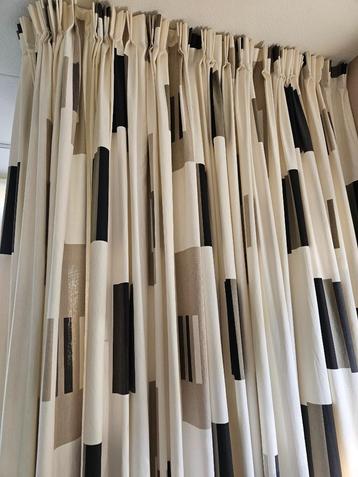 Moderne gordijnen: 2x 180 cm breed x 247 cm hoog beschikbaar voor biedingen