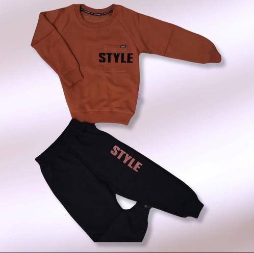Trainingspak "style" - Bruin/zwart mt 104, Kinderen en Baby's, Kinderkleding | Maat 104, Nieuw, Jongen, Setje, Ophalen of Verzenden