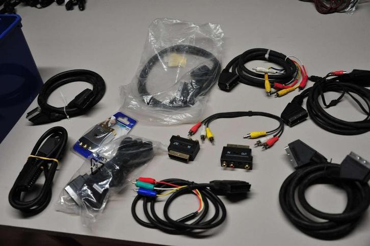 Voor de 'Vintage' VIDEO hobbyist! Nieuwe S-VHS, comp /scart, Audio, Tv en Foto, Audiokabels en Televisiekabels, Nieuw, Overige kabels