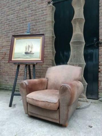 Oude antiek vintage leren moustache clubfauteuil beschikbaar voor biedingen