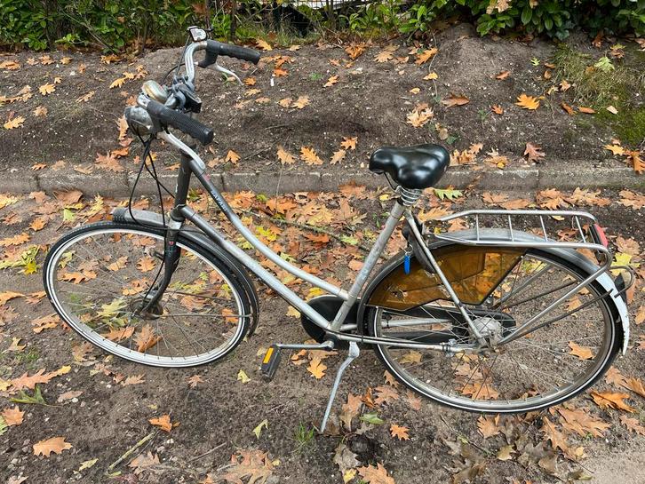 Oude studentenfiets - Fietst nog prima!, Fietsen en Brommers, Fietsen | Dames | Damesfietsen, Gebruikt, Overige merken, Versnellingen