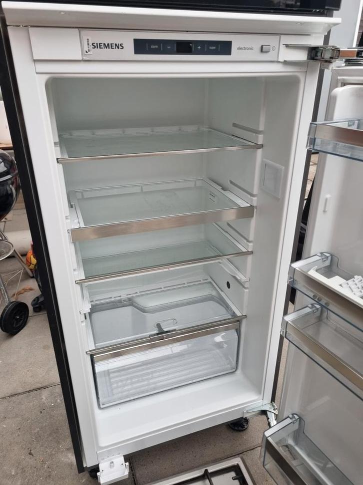 Siemens inbouw Koelkast - met inbouw kast, Witgoed en Apparatuur, Koelkasten en IJskasten, Zo goed als nieuw, Zonder vriesvak