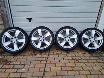 Velgen met banden audi a4 235 /40/18
Profiel is 6 mm
1 band  beschikbaar voor biedingen