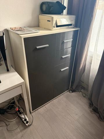 Gratis op te halen kast met lades en deur