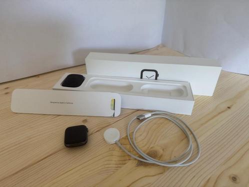 Apple Watch series 4, Sieraden, Tassen en Uiterlijk, Smartwatches, Gebruikt, iOS, Zwart, Calorieverbanding, Conditie, GPS, Hartslag