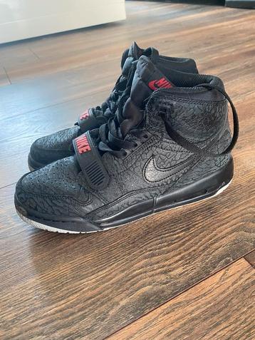 Nike jordan schoenen beschikbaar voor biedingen