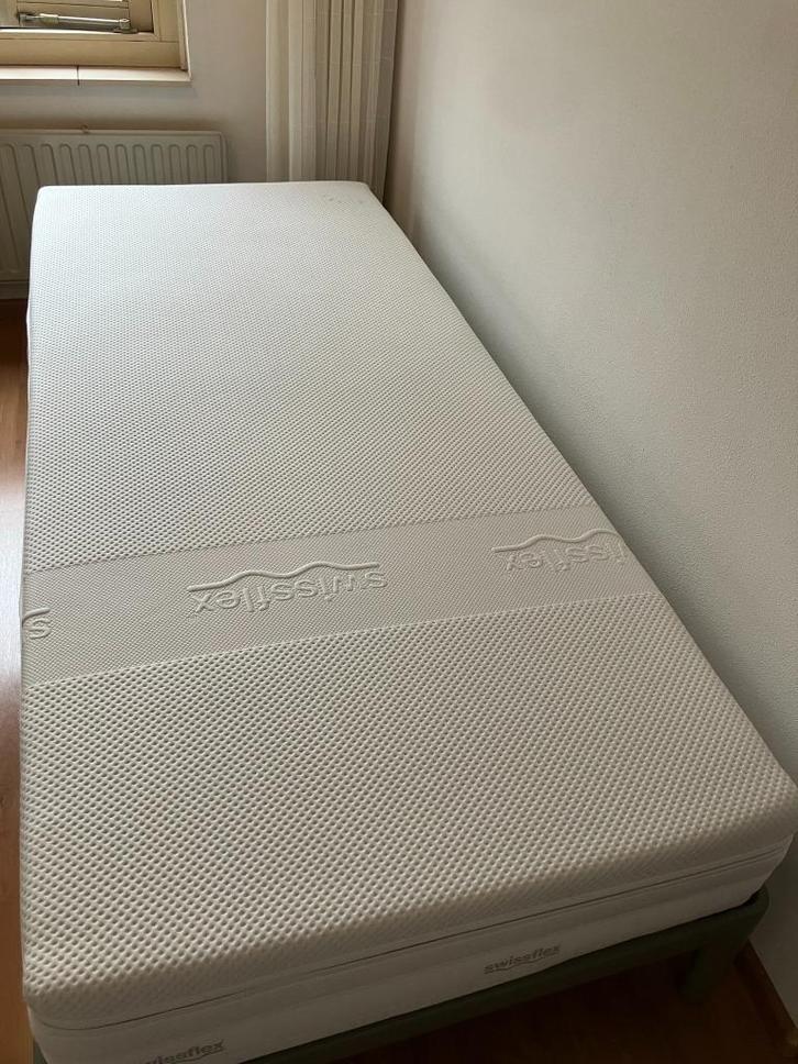 Swissflex Versa 24 Geltex matras 90 x 210 cm, Huis en Inrichting, Slaapkamer | Matrassen en Bedbodems, Zo goed als nieuw, Matras