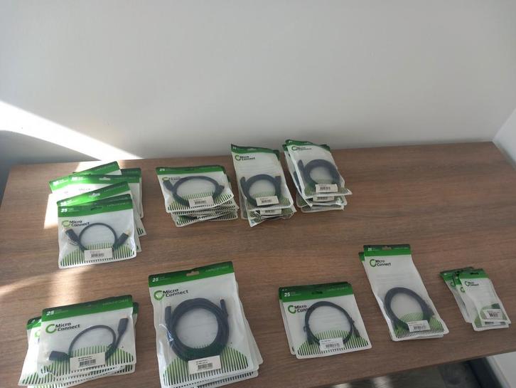 Partij Hdmi en usb-c kabels - 40 stuks, Computers en Software, Overige Computers en Software, Nieuw, Ophalen of Verzenden