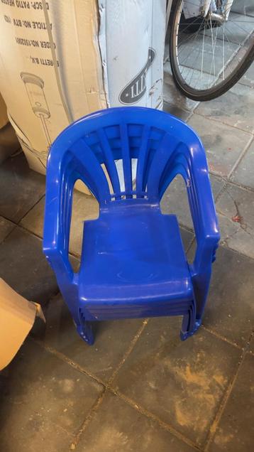 Kinderzitje - Tafel en Stoelen Set beschikbaar voor biedingen