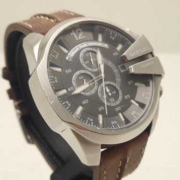 Diesel DZ-4290  Stoer herenhorloge beschikbaar voor biedingen