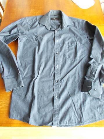 Drie blauwe overhemden / 1 gestreept / 2 uni / € 4 per stuk beschikbaar voor biedingen