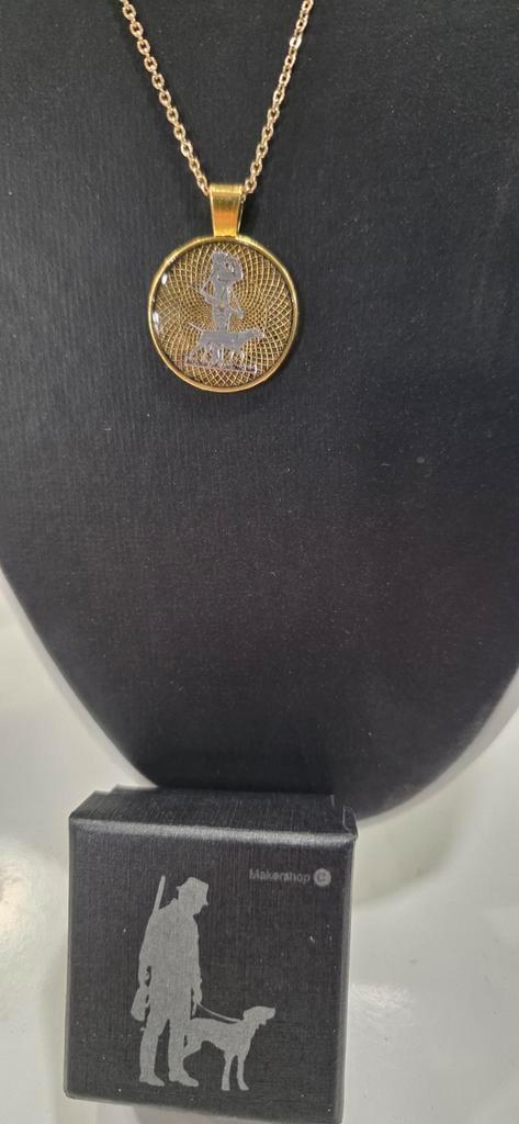 Goud of zilverkleurige  Jacht Ketting, Sieraden, Tassen en Uiterlijk, Kettingen, Gebruikt, Goud, Goud, Met hanger, Ophalen of Verzenden