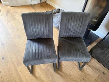 Eetkamer set - 2 stoelen en bankje beschikbaar voor biedingen