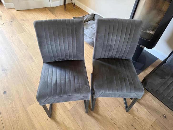 Eetkamer set - 2 stoelen en bankje, Huis en Inrichting, Stoelen, Zo goed als nieuw, Twee, Stof, Grijs, Ophalen
