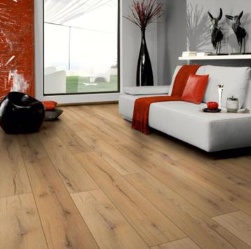 Vloerverwarming houtlook eiken laminaat 55 m2 beschikbaar voor biedingen