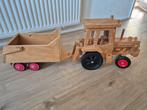 Grote houten speelgoed tractor merk volvo, Ophalen, Gebruikt