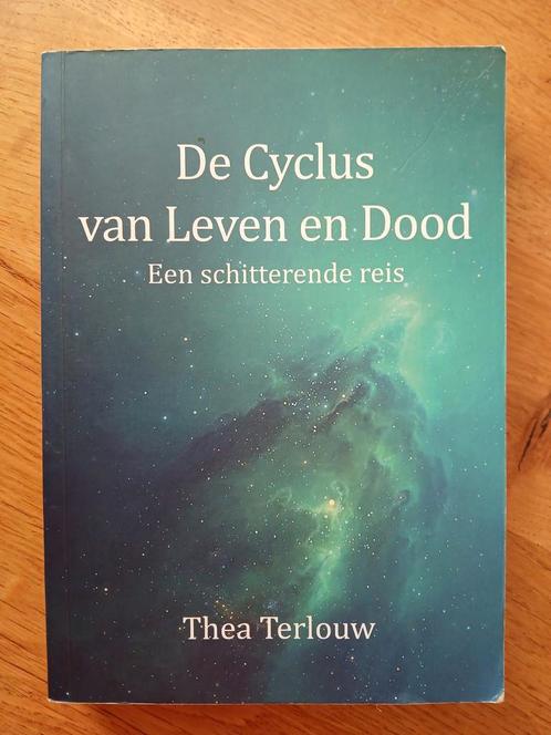 De Cyclus van Leven en Dood - Thea Terlouw - 9789082581461, Boeken, Esoterie en Spiritualiteit, Achtergrond en Informatie, Ziel of Sterfelijkheid