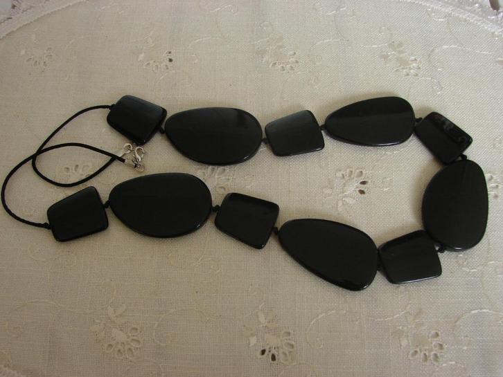 Vintage ketting zwarte vroege kunststof. , Sieraden, Tassen en Uiterlijk, Kettingen, Zo goed als nieuw, Kunststof, Zwart, Ophalen of Verzenden