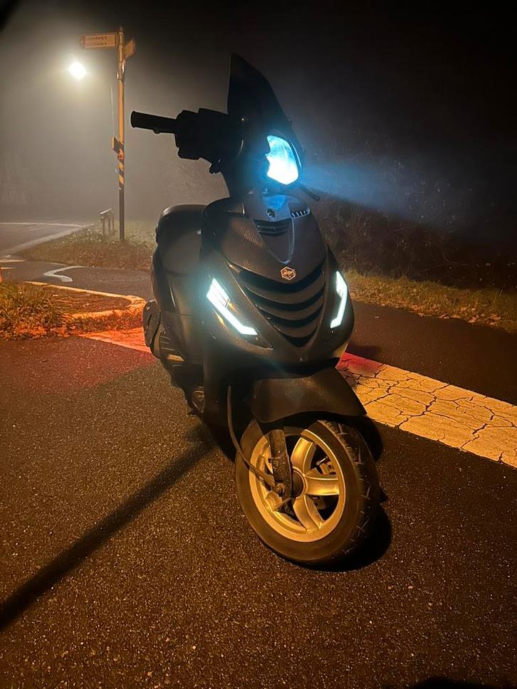 Zip 50cc 4t, Fietsen en Brommers, Scooters | Piaggio, Zo goed als nieuw, Zip, Benzine, Ophalen