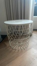 Bijzettafeltje met opbergmand z.g.a.n., Huis en Inrichting, Tafels | Bijzettafels, Minder dan 55 cm, Rond, Zo goed als nieuw, Ophalen