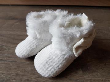 Schoentjes / slofjes voor meisje -- maat 16 / 18 -- beschikbaar voor biedingen