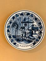 Delfts Blauw Royal Goedewaagen Wandbord De Pleisteraar, Antiek en Kunst, Antiek | Keramiek en Aardewerk, Ophalen of Verzenden