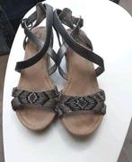 Te koop: Mooie IBIZA stijl sleehak sandalen MINNETONKA Mt:39, Gedragen, Sandalen of Muiltjes, Ophalen of Verzenden, Minnetonka