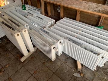 Partij T22 radiatoren thermostaatknop & radiatorblok div.afm beschikbaar voor biedingen