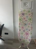 Strijkplank met extra stekker, Ophalen of Verzenden, Gebruikt, Strijkijzer met snoer