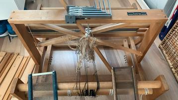 Vintage Fins houten tafelweefgetouw beschikbaar voor biedingen