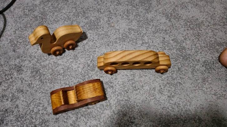 2 houten autos en 1 eend., Kinderen en Baby's, Speelgoed | Houten speelgoed, Zo goed als nieuw, Ophalen of Verzenden